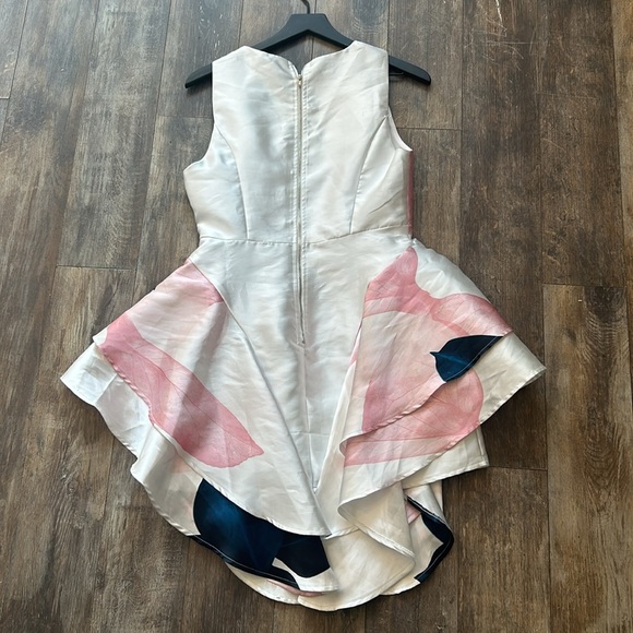 White Floral Elegant Dress - Picture 6 of 6